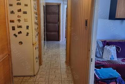 Apartament cu 3 camere decomandat în Poarta 6 - 3