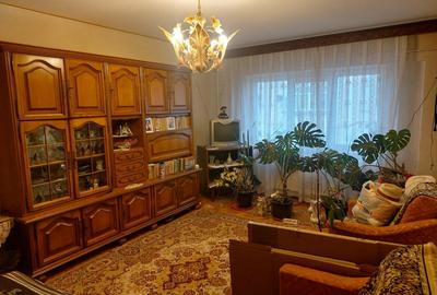 Apartament cu 3 camere decomandat în Balș - 2