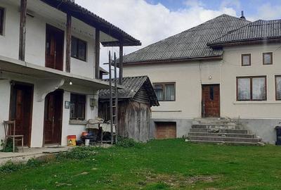 Casă individuală cu 8 camere în Domnești
