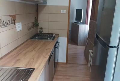 Apartament cu 3 camere semidecomandat în Central - 1