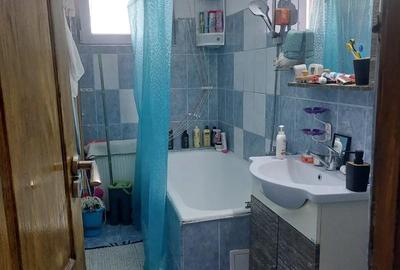 Apartament cu 3 camere decomandat în Dâmbovița - 1