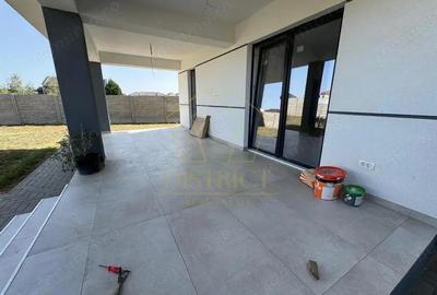 Casă cu 5 camere cu Canalizare în Moșnița Nouă