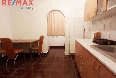PROPRIETAR,inchiriez ap.2 camere decomandate Strand.et.3 - 4