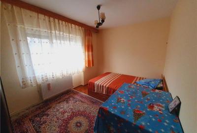 Apartament doua camere, decomandat, etaj unu, CT termopan, bloc anvelopat Zimbru - 3