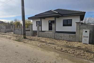 Casă cu 2 camere în Lazuri - 4