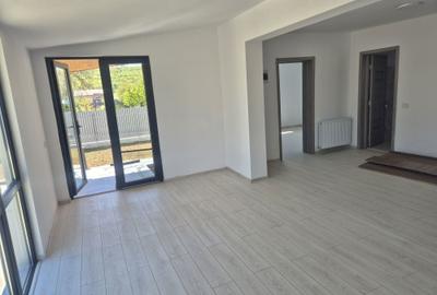 Casă cu 3 camere în Traian - 4