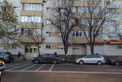 Spațiu comercial, de 55 mp, în Central - 4