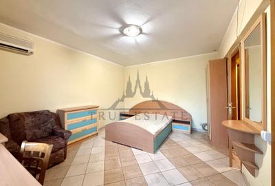 Garsoniera Banu Manta cu vedere pe spate - 6