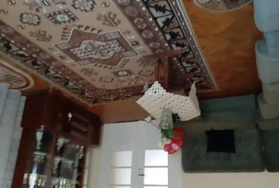 Casă cu 4 camere în Central - 2