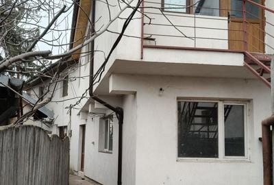 Casă cu 4 camere cu Teren 130 Mp în Central - 1