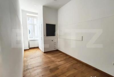 Spațiu comercial, de 150 mp, în Central - 4