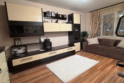 Apartament cu 3 camere decomandat, mobilat în Crângași