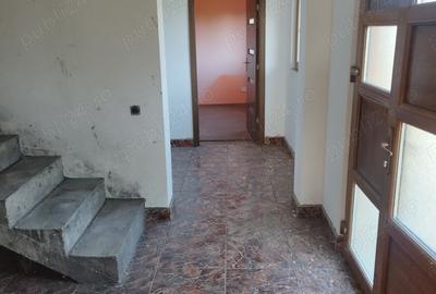 Vand sau schimb casa, cu apartament 3 camere la parter in drobeta turnu severin Vand sau schimb casa, cu apartament 3 camere la parter in drobeta turnu severin - 2