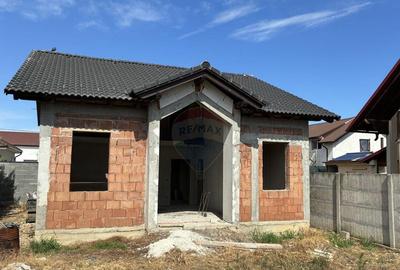 Casa / Vila de vanzare la rosu Livada