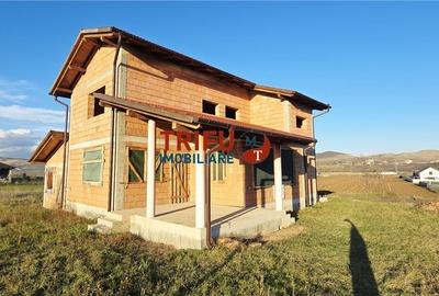 Casă la roșu cu garaj în Orizont - 2