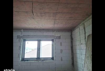 Casă cu 5 camere cu Teren 270 Mp în Malu Mare