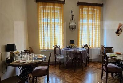 Casă cu 8 camere cu Teren 1200 Mp în Central - 1