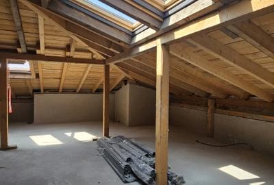 Duplex cu 5 camere cu Canalizare în Central - 13