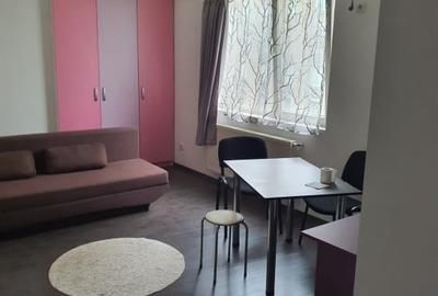 Apartament cu 2 camere decomandat, mobilat în Sebastian