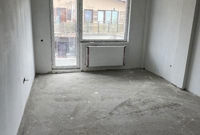 Apartament cu 3 camere decomandat în Florești