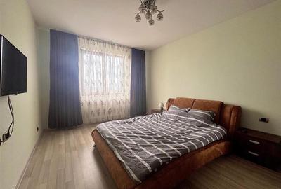 Apartament cu 2 camere semidecomandat, mobilat în Tractorul - 4