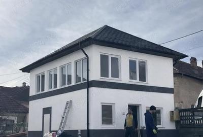 Casă cu Teren 250 Mp în Central - 1