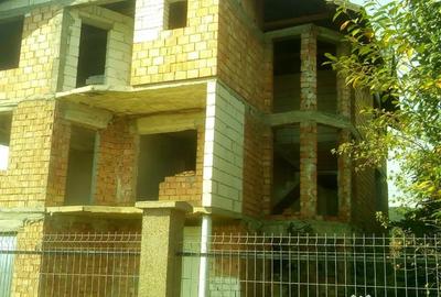 Casă cu 7 camere în Exterior Vest - 2