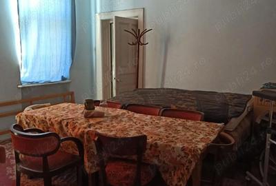 Casă cu 3 camere cu Teren 230 Mp în Central - 1