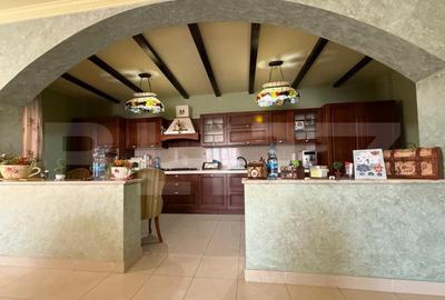 Casa individuala cu 10 camere si piscina, in Zona Dambovita - 9