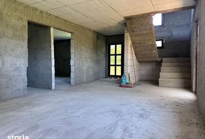 Casă cu 4 camere cu Teren 396 Mp în Comișani - 12