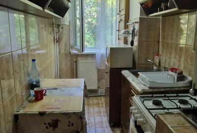 Vand apartament care este situat in cartierul Dambu