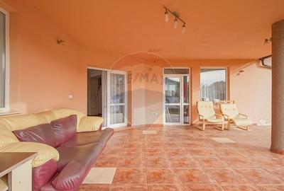 Casă individuală cu 9 camere cu Canalizare în Primăverii - 25