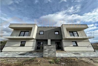 Duplex superb - compartimentare excelenta - personalizare interioara - toate uti - 1