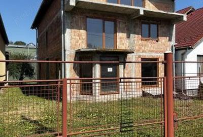Casă cu 5 camere cu Teren 400 Mp în Cisnădie - 1