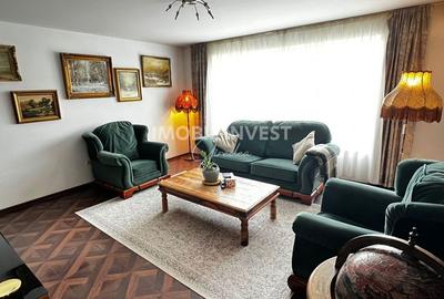 Casă cu 7 camere cu Teren 1100 Mp în Central - 2