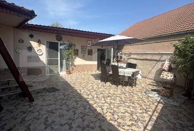 Casa de vanzare cu 3 camere, 120mp, zona semicentrala.