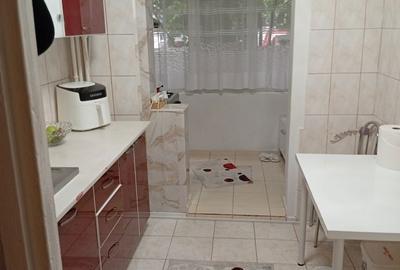 Casă cu 3 camere decomandat în Titan - 2