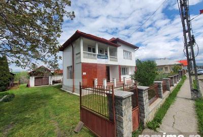 Casă cu 6 camere cu Teren 2387 Mp în Central