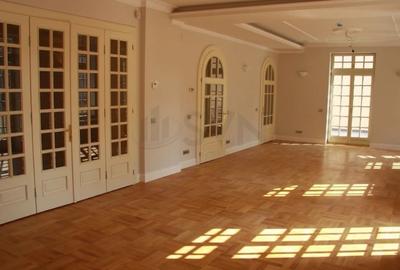 Casă individuală cu 8 camere cu Canalizare în Armeneasca - 1