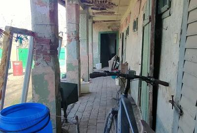 Casă cu Teren 1000 Mp în Central