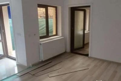 Casă cu 5 camere cu Teren 220 Mp în Brătianu - 1