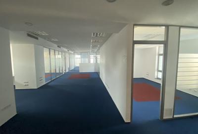 Birou, de 335 mp, în P-ța Romană