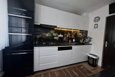 Apartament cu 2 camere semidecomandat în Central - 1