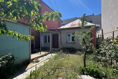 Casă individuală cu 3 camere cu Canalizare în Drumul Găzarului