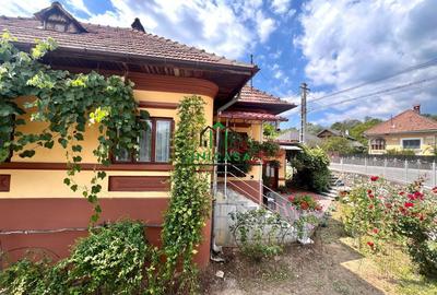 Casă cu 4 camere cu Canalizare în Bujoreni - 11