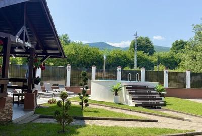 Casă cu 4 camere cu Teren 430 Mp în Sadu - 1