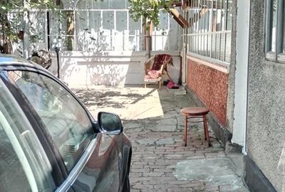 Casă cu 6 camere cu Teren 688 Mp în Brănești - 3