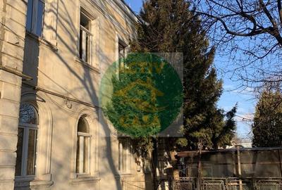Apartament cu 4 camere în Central - 1