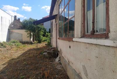 Casă cu 4 camere în Central - 1