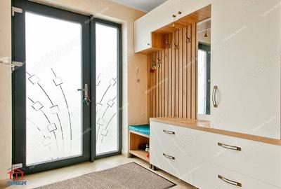 Casă cu 6 camere cu Garaj în Vânători - 2